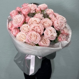 Кустовая пионовидная роза